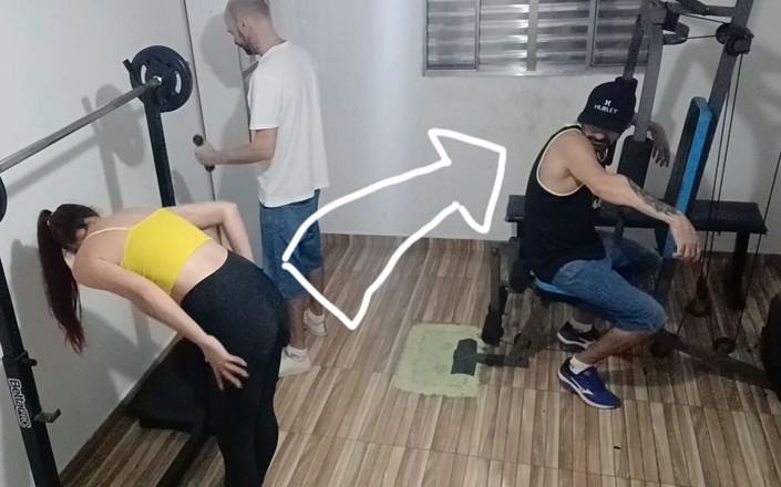 ksalnovinhos: Ehefrau betrogen ehemann im fitnessstudio gleich nebenan, ohne es zu...
