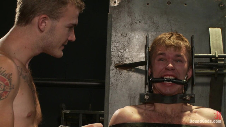 Bound gods: Bar bondage anslutning 2