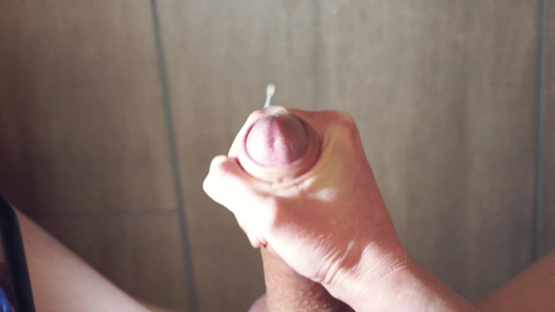 Slick dick: Мастурбация в мультикамере + камшот