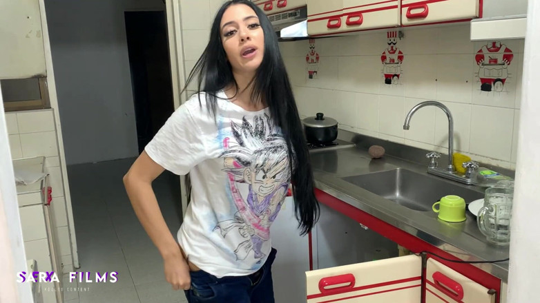 Sara films: Napalony hydraulik pokazuje swoją ogromną dupę
