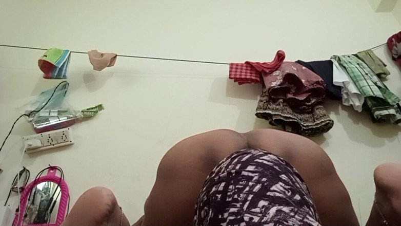 Real Couple 203: Ehefrau mit großem saftigem arsch sitzt auf dem gesicht ihres...