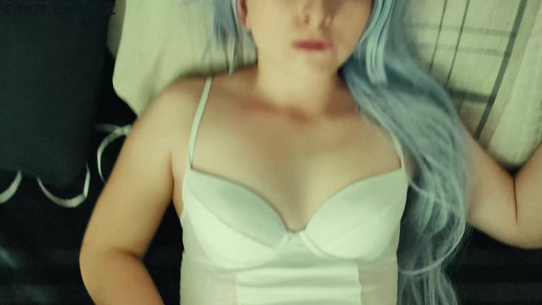 Candy Camille: कॉलेज द्विलिंगी को चुदाई से पहले लंड चूसना पसंद है