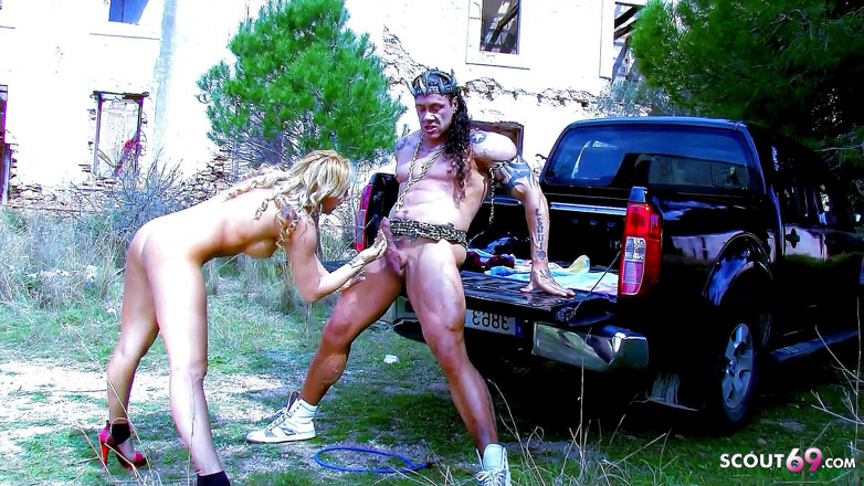 Full porn collection: Блондинку мілфу Джинджер відтрахав на відкритому повітрі добре навчений тарзан з товстим членом