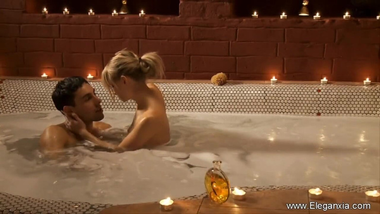 Eleganxia: Action de massage huilée avec une nana blonde