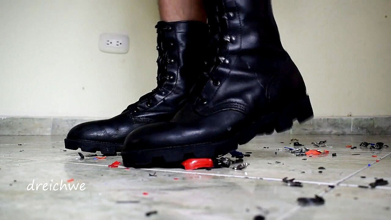 Dreichwe: Je détruis des voitures avec mes bottes