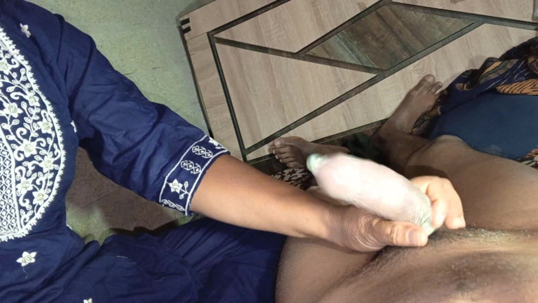 Amrita: सौतेली बहन सेक्स वीडियो भारतीय देसी लड़की