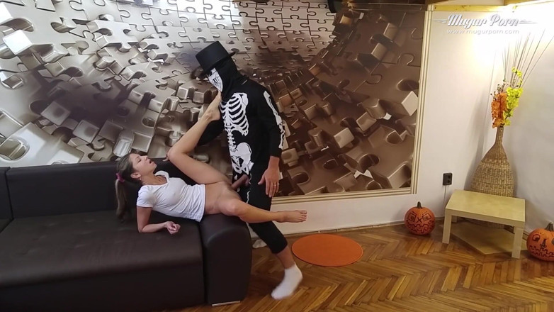 Mugur's World: MugurPorn Série - épisode 4 : Baise d'Halloween effrayante, avec Gina Gerson