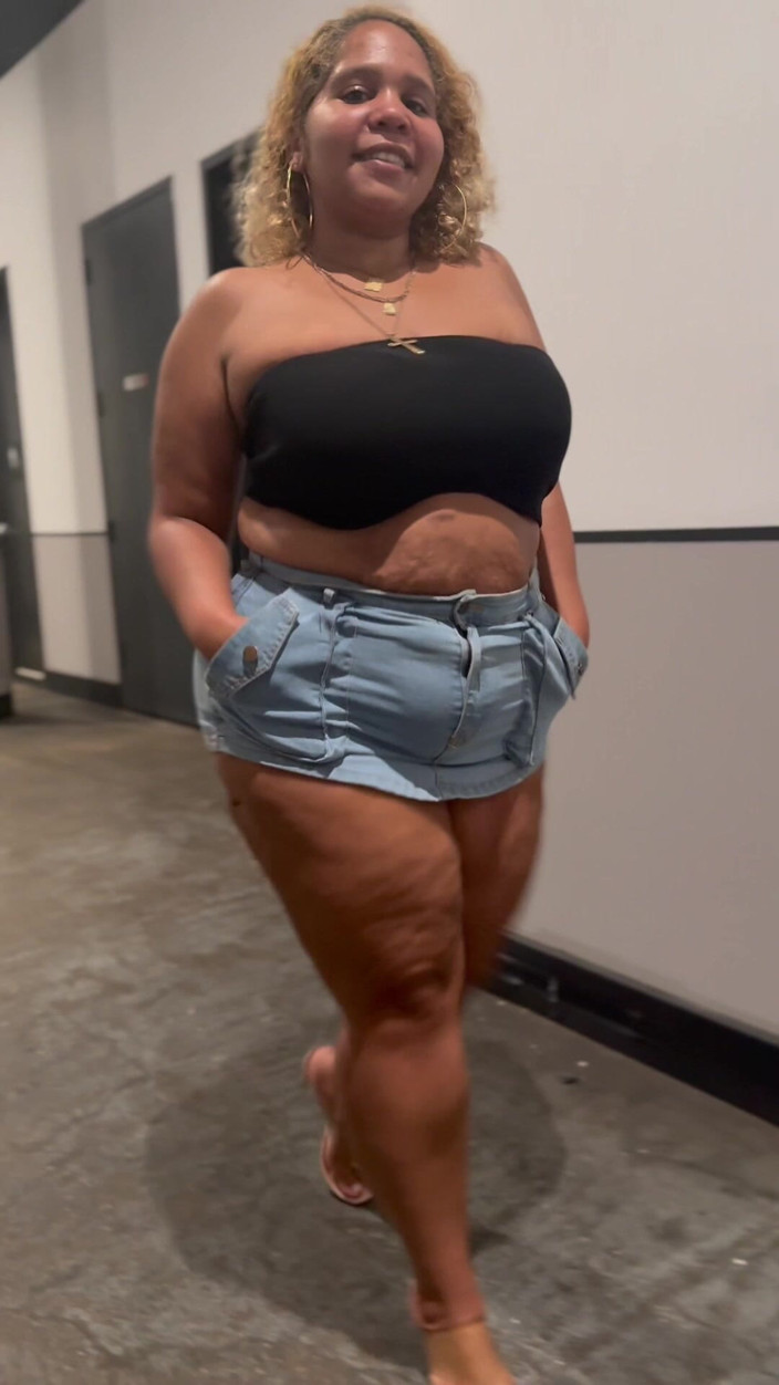 Boricua Leg Tease Queen: Leg Tease - Big Ass Worship - Latina BBW Puerto Rican Big...