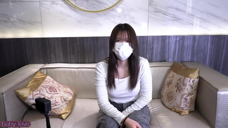 Studio Modern Shunga - JAV: かわいい長い黒髪のアマチュアが年上の男性と挑戦、恥ずかしがり屋の努力に圧倒されるが親密なやり取りは続く