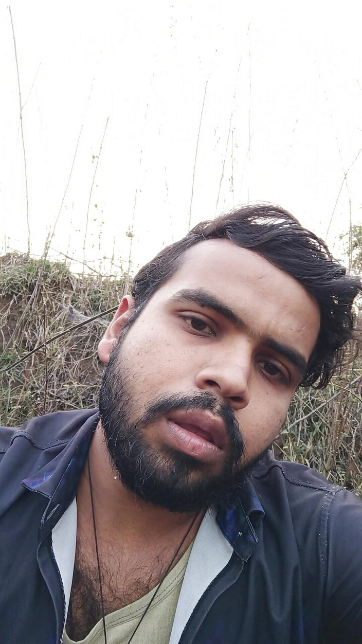 IsmaatDeva: IsmaatDeva Un ragazzo eccitato che non riesce a controllarsi guardando...
