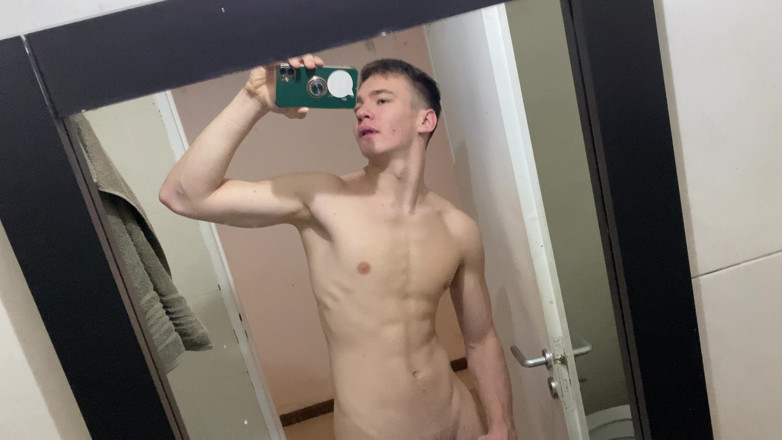 Twink Mich: Masturbándome cuando estoy solo en casa