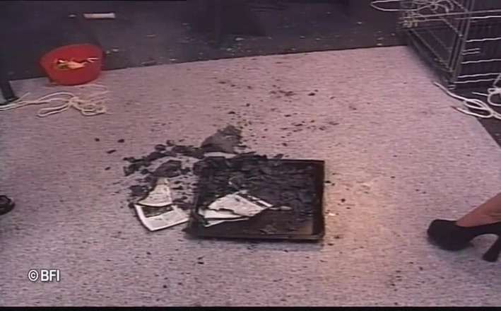 Femdom Bitches: Feuer und verletzt