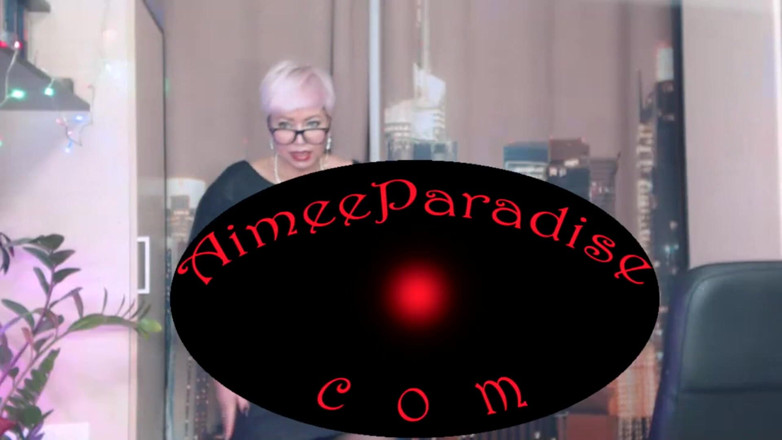 AimeeParadise: Моя зрелая сучка делает видео для клиента))) Да, моя жена классная шлюха, за которую я обожаю ее!