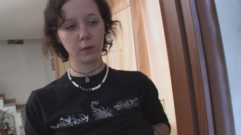 My porn family: 無邪気なteenieは見知らぬ人とクソ彼女のふしだらな女継母を見つける