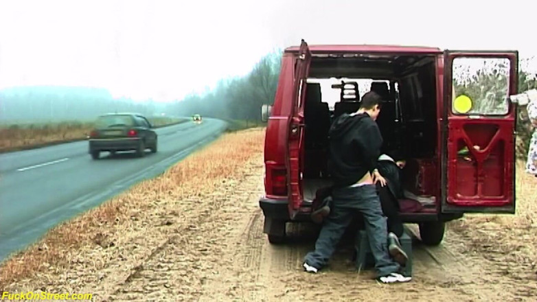 Goldwin pass: Un couple allemand fou baise dans la rue