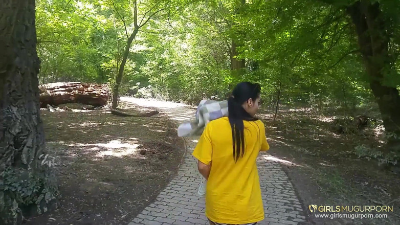 Mugur's World: Європейку з великими цицьками Неллі Кент трахають на відкритому повітрі
