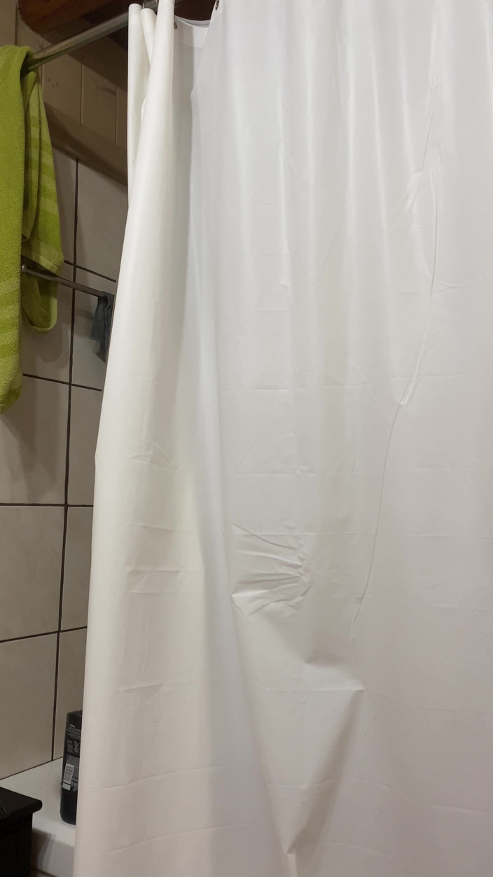 Ely marcotte: Helly allein in seinem zimmer