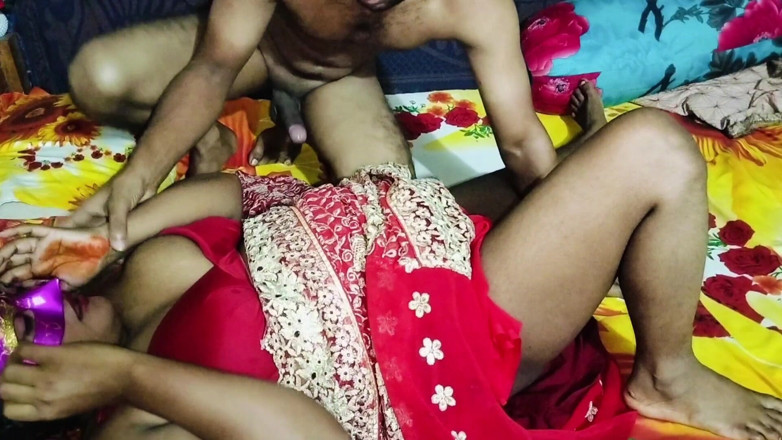 Sexybou69: Desi Vhabi berkongkek keras dan bercakap kotor dengan teman lelakinya.