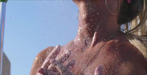 Natalie K: Fingerficken und masturbieren im freien duschen und sonnenbaden nackt mit...