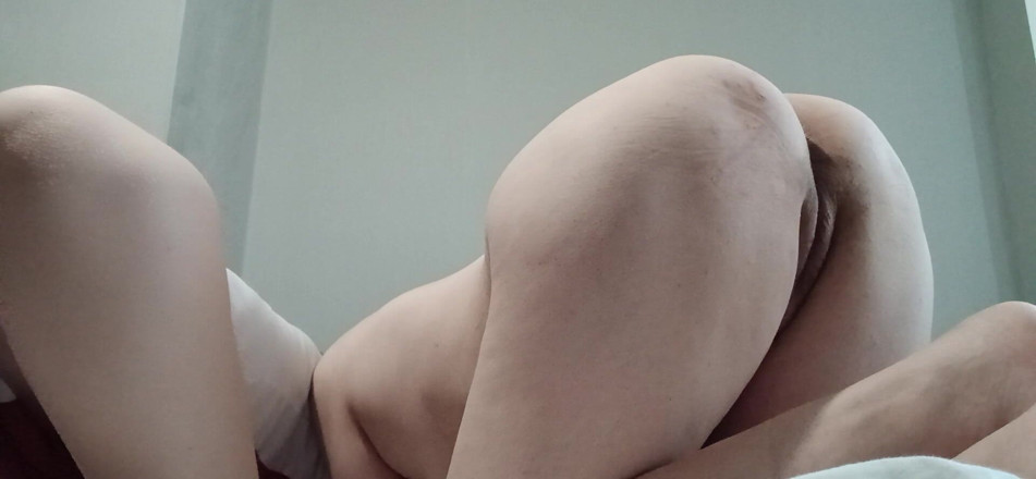 Lesbian-illusion: Deux de mes copines me mangent la chatte en même...