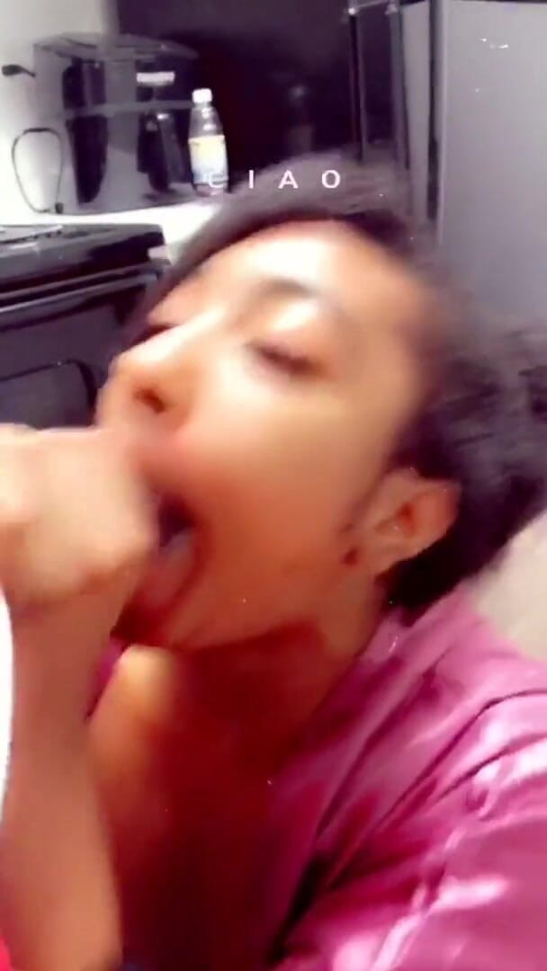 Fijii pornbox: 그녀의 파이프를 고치기 위해 온 단정치 못한 오럴을 받았지만 결국 이런 일이 일어났습니다.