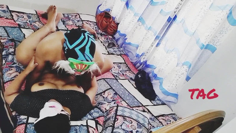 Teensex: Novia de gran culo acepta compartir cama con su novio