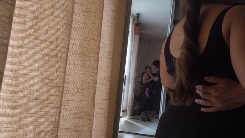 Moo DBOXXX: 私は本当にクレイジーなことをしたいシングルの継母と情熱的にキスをします
