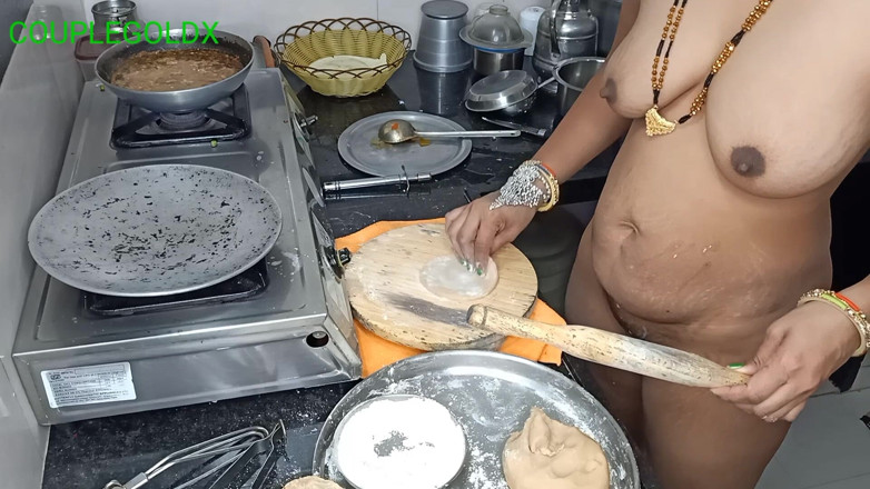 Sexy Komal: Tijdens het maken van roti, heb ik het hard geduwd...