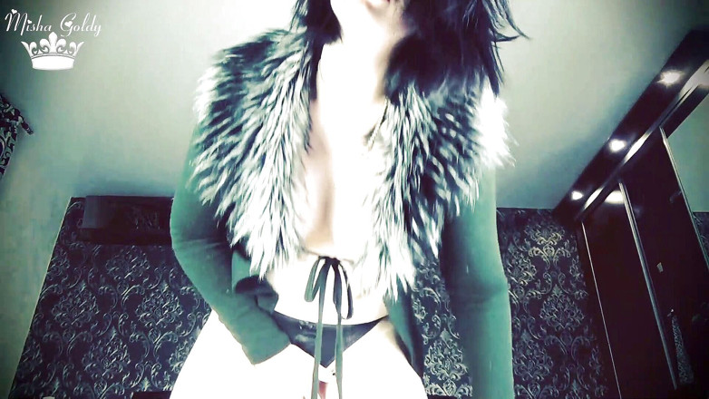Goddess Misha Goldy: Deine perverse stiefmutter ist des sex mit deinem alten stiefvater...