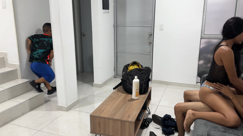 Erickandzoe: 젊고 매력적인 마사지사가 작은 의뢰인의 아내에게 강하게 섹스를 한다. 진짜 집에서 만든 섹스를 하게 될 때까지