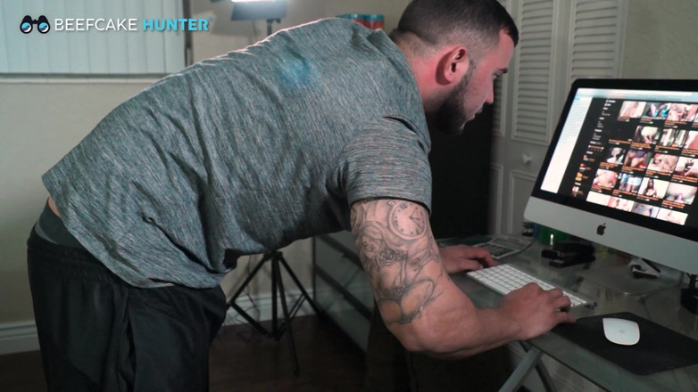 Beefcake Hunter: Paznic la serviciu noaptea târziu