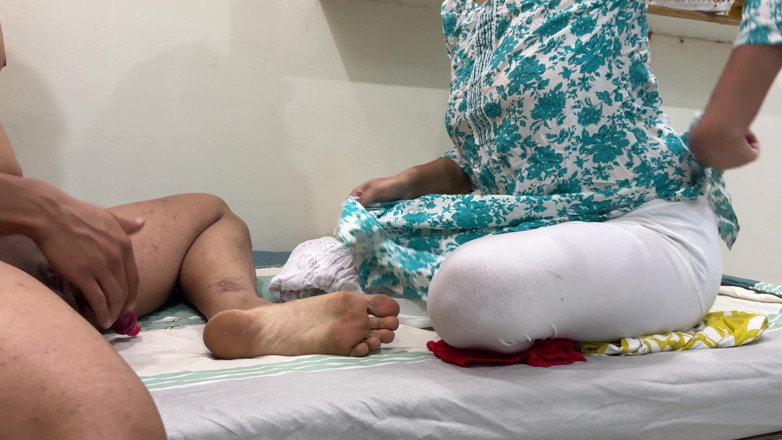 Hornycouple149: Bhabhi seksi digoda oleh abang ipar melalui bercumbu dan kemudian...