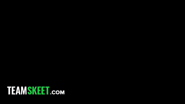 Innocent High: Nữ sinh viên tóc vàng được cày lồn trong lớp học
