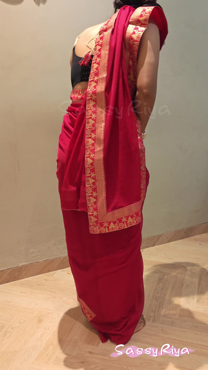Sassy Riya: Sassy Riya Ubrana w Saare