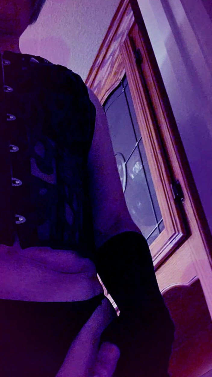 kandiKane: La sexy sissy shemale brasiliana si pompa il suo culetto...