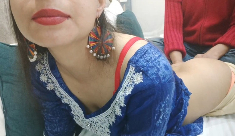 Hornycouple149: Inderin desi bhabhi verführt den Elektriker, während er arbeitet - muschi...