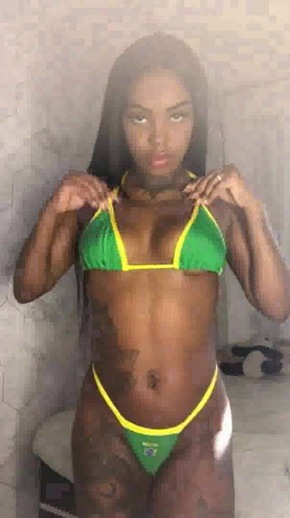 Solo Austria: Fétiche en bikini avec une fille noire