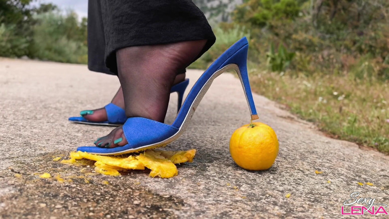 Goddess Lena: Menghancurkan sepatu hak tinggi