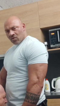 Kulturista je vykouří