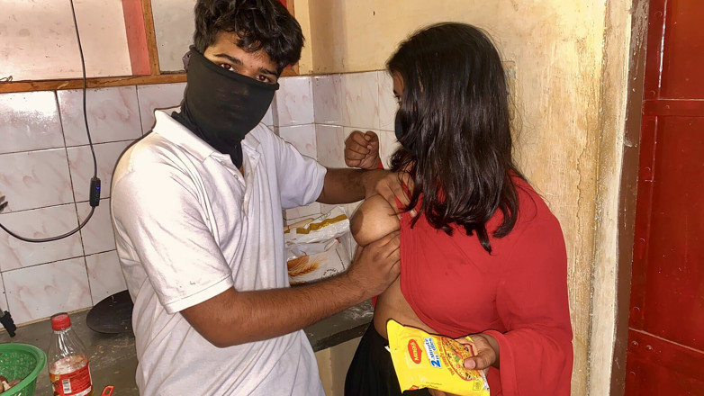 Pinkididi: Une belle-sœur indienne excitée se fait défoncer par son beau-frère...