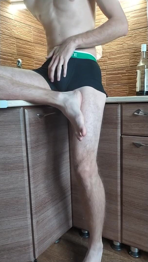 Dick Boys Studio: Sụt cu trong nhà bếp