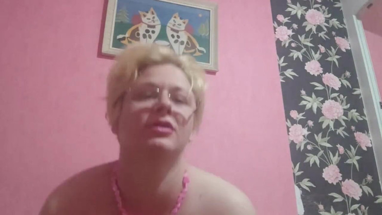 Putarankahotmilf: Striptease, ulei, apă, pișat, joc umed cu loțiune