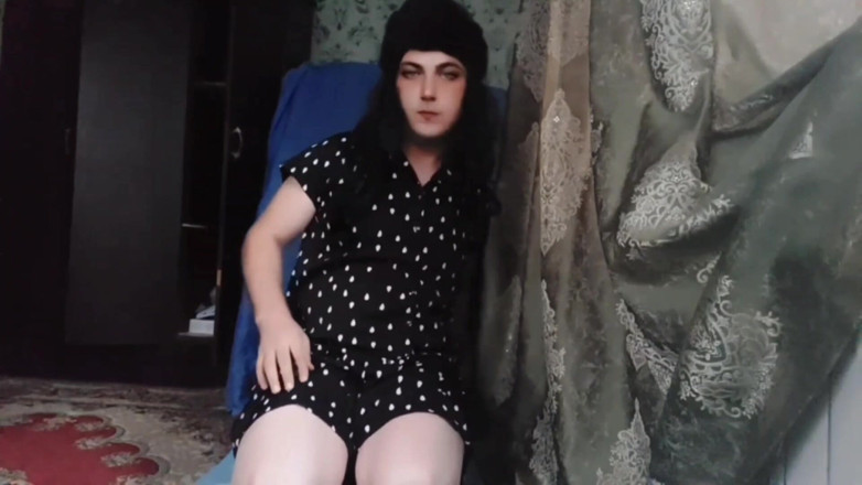 Kitty_Cross: Mooie femboy die langzaam beweegt terwijl ze vanavond schattig glimlacht