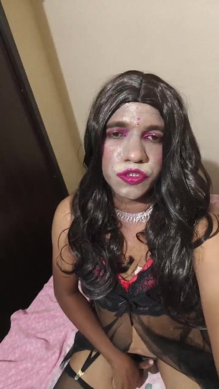 Nisha_Priya: Nisha priya kadın kılıklı travesti banglore ateşli yarağı ve götüyle...