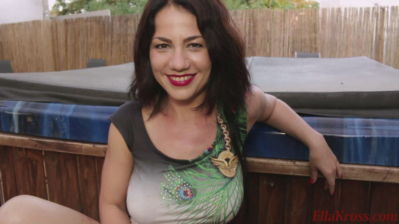 Ella Kross: Je bent mijn toiletslaaf, dus lik me schoon!