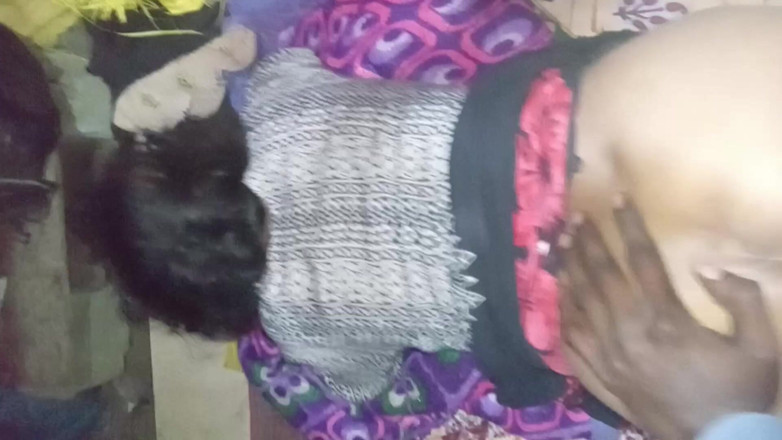 Bengaliauntykichut: bahut seksi bhaabhi budhaape ki khubsoorat fucnkng