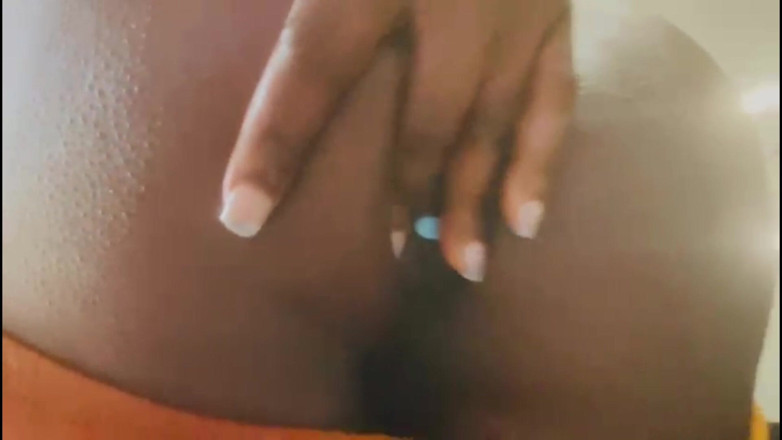 Maeling: Un copain coquin coincé dans une chambre anale de pet