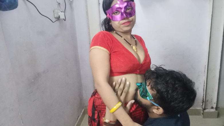 Hindi-Sex: ホットでロマンチックなデジカップルセックス - 巨大なおっぱいを持つ超セクシーなインド人バービが解き放たれます!