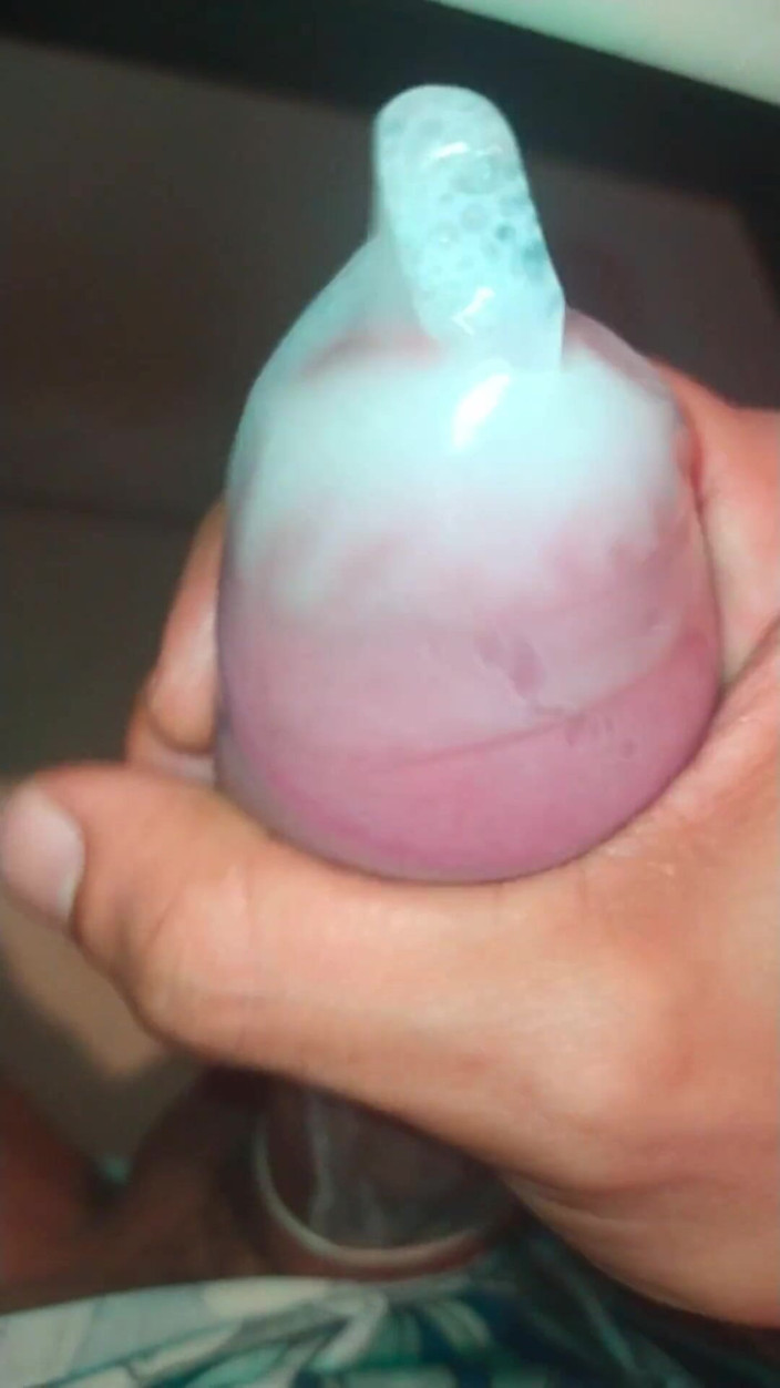 Naughty Cock: Мастурбация без беспорядка, все держится внутри презерватива.
