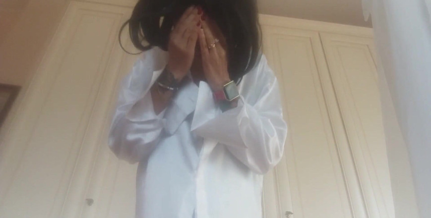 savannahamatoriale: 继母chantal在你穿她的内裤时给你撸管